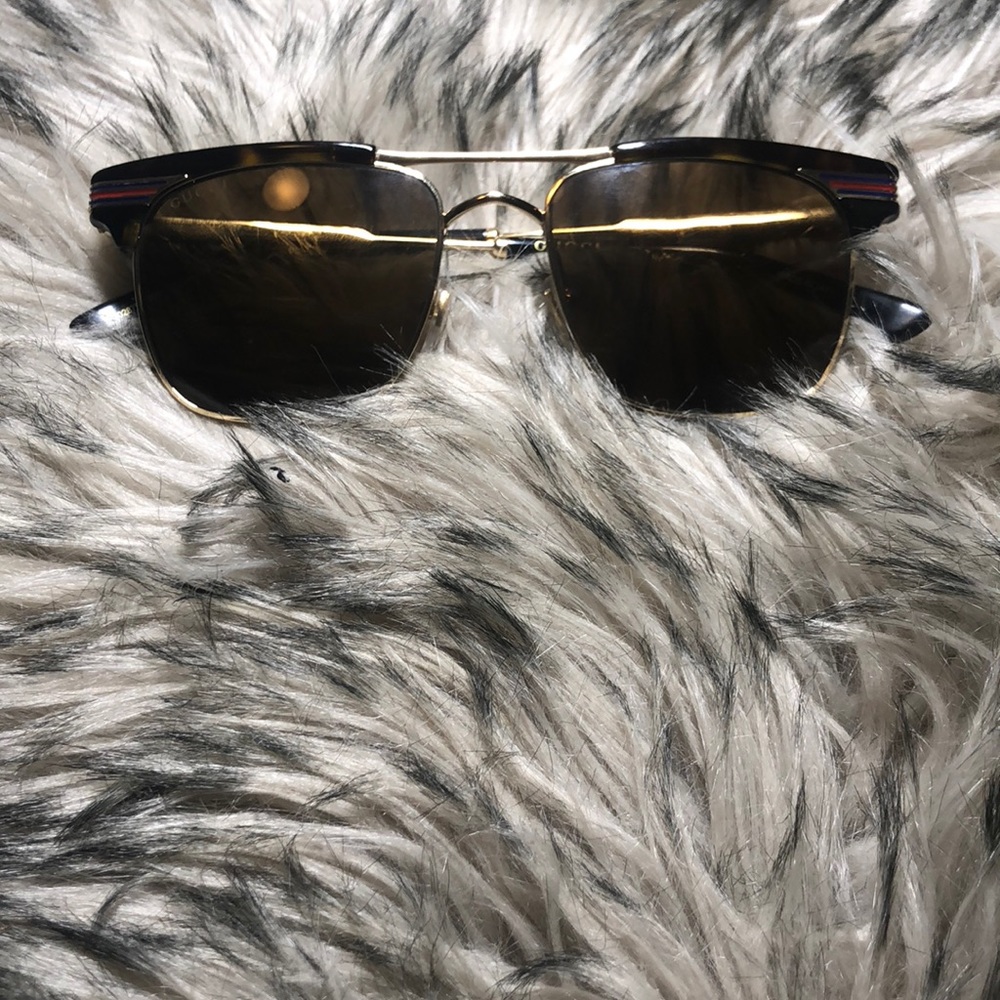 LIKE NEW Gucci gg0200s